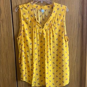 Old Navy floral yellow top